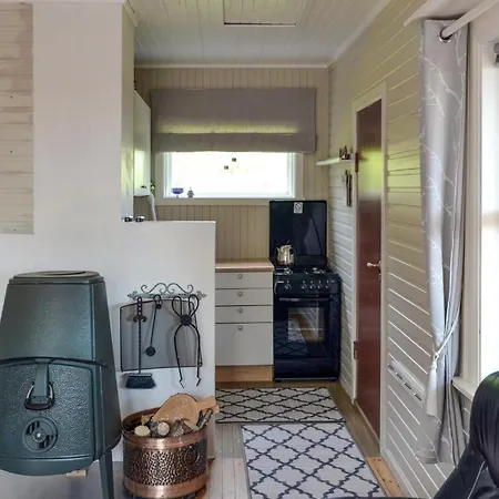 Semesterbostad Front In With Kitchen Straumsjoen