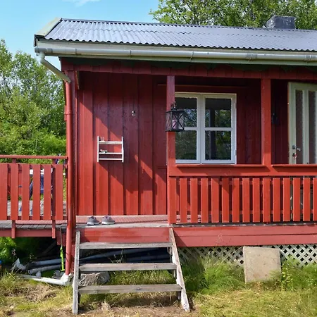 Front In With Kitchen *